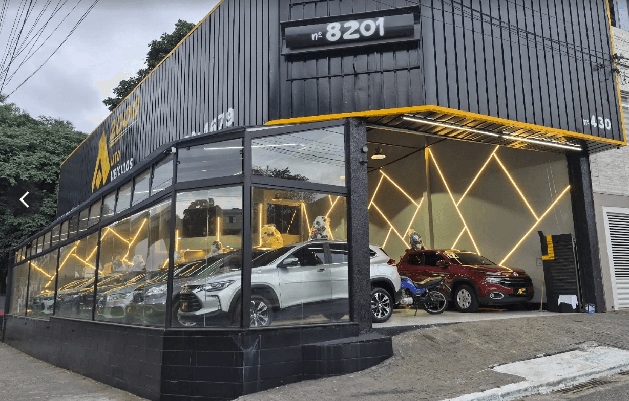 Fachada da loja Auto2000, Av. Professor Luiz Ignácio Anhaia Mello, 8201